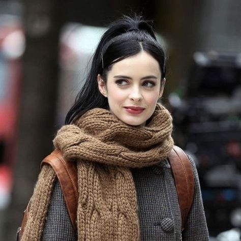 Krysten Alyce Ritter, Krysten Ritter, Estilo Hippy, Look Cool, Pretty Woman, Gq, Pretty People, Beautiful People, Black Hair