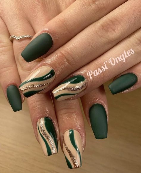 Pressons Nails Design, Olive Nails Design, Green Gel Nails Ideas, Olive Green Nails Designs, Olive Nail Designs, Olive Green Nail Ideas, Elegant Green Nails, Acrylic Green Nails, Nails Ideas Green