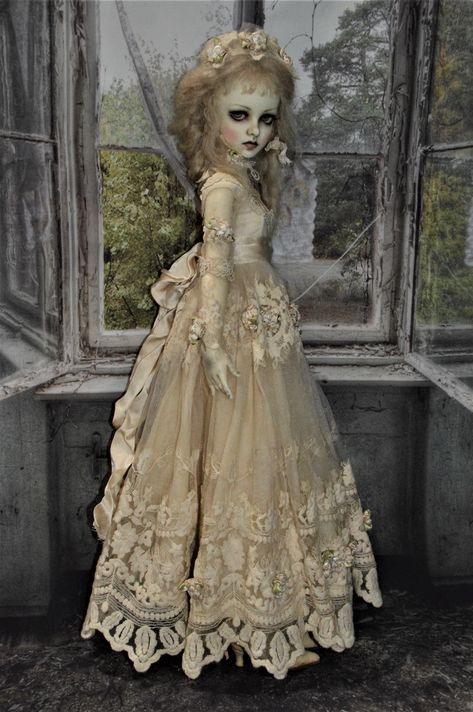 Porcelain Doll Costume, Fashion Girly, Dti Ideas, Haunted Dolls, Victorian Dolls, China Dolls, Fairy Fashion, Doll Costume, Creepy Dolls