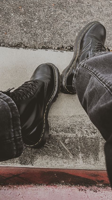 Aesthetic Dr Martens, Dr Martens Fashion, Dr Martens Aesthetic, Jadon Dr Martens, Hombre Aesthetic, Doc Martens Aesthetic, Aesthetic Guy Outfits, Doc Martens Mens, Doctor Martens