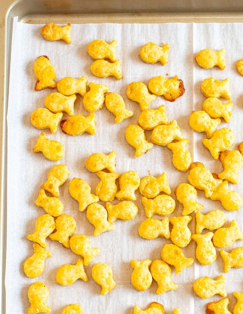 Homemade Goldfish Crackers - Chef Savvy Goldfish Crackers Recipe, Homemade Goldfish, Homemade Goldfish Crackers, Homemade Cheez Its, Goldfish Snack, Fish Crackers, Crackers Recipe, Goldfish Crackers, Homemade Crackers