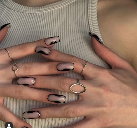 October Nails Black And White, Black And White Nails Elegant, Black To White Nails, Black And White Nail Designs Square, Black Pattern Nails, Black Lines Nails, Black And White Nail Designs Elegant, Black And White Square Nails, Black Abstract Nails