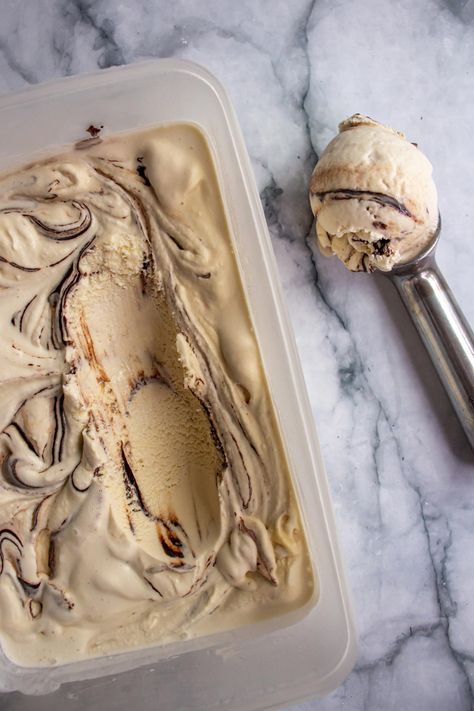 Icecream Ideas, Tiramisu Ice Cream, Ice Cream Sauce, Pudding Ice Cream, Chilled Desserts, Ice Scream, Grazing Board, Yummy Ice Cream, Homemade Ice Cream Recipes