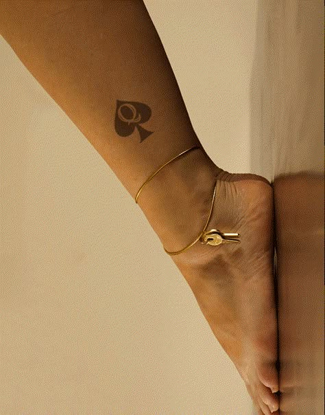 Black Spade Tattoo, A Of Spades Tattoo, Little Tattoos With Meaning, Small Tattoos Inspiration, Unique Small Tattoo Ideas, Butterfly Tattoo Arm, Foot Tattoo Quotes, Drawings Tattoo Ideas, Spades Tattoo