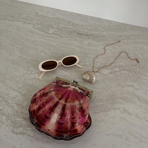 the perfect vacation bag definitely exists✨👏🏻🐚 gifted by my favs @patricianashdesigns #patricianashdesigns #nashionista ✨use code SHANNON10 for 10% off! seashell purse, vacation style, summer inspo #summerpurse #shellbag #fashionandbeautyblogger #vacaystyle #outfitinspo Seashell Purse, Summer Purses, Vacation Bag, Summer Inspo, Vacation Style, Style Summer, Sea Shells, Butterflies, Fashion Beauty