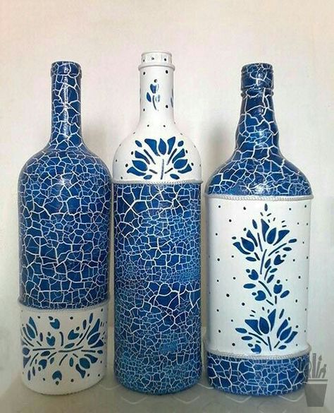 Botella Painted Glass Bottles, Glass Bottle Diy, Recycled Glass Bottles, Diy Glass Bottle Crafts, Jar Art, Wine Glass Art, Glass Bottles Art, Wine Bottle Art, Wine Bottle Diy Crafts