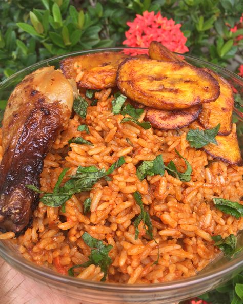 Hello Everyone,  We all know the famous Nigerian Jollof rice and how delicious it is. The best jollof rice is the party rice and here is how to make it; Enjoy! Total cooking time – 30mins Ser… Nigerian Meals, Nigerian Jollof Rice, Party Rice, West African Food, Brown Rice Recipes, Jollof Rice, Cup Of Rice, African Food, 2 People