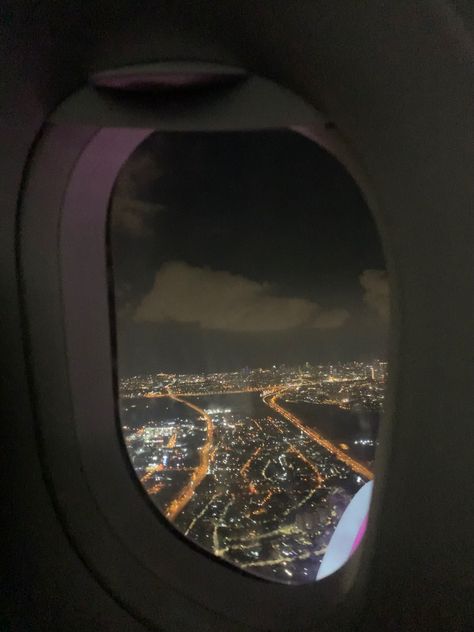 #flight #window #night #inspofashion #pic #pictures #tiktok #aesthetic #thesummeriturnedpretty #fashion Flight Window Pics Aesthetic, Aesthetic Flight Pics, Flight Window Pics Night, Night Flight Window, Flight Window Pics, Flight To Korea, Plane Window View, Places Photos, Airplane Window View