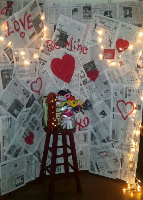 Valentine backdrop Newspaper Backdrop, Valentines Photo Booth, Valentines Dance, Valentine Backdrop, Graphic Shapes Design, Graphic Shapes, Shapes Design, Valentines Decorations, Bar Party