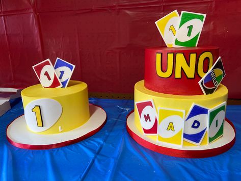 Uno Birthday Party Cake, Uno Cake Ideas, Uno Birthday Cake, 1st Birthday Party Food Ideas, Fnaf Cake, Uno Party, 1 Year Birthday Party Ideas, 1st Birthday Boy Themes, Uno Birthday