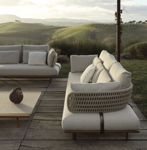 Outdoor Balcony Furniture, Nordic Sofa, Yabu Pushelberg, Sofa Outdoor, Outdoor Deck Furniture, Outside Furniture, Outdoor Sofas, Woven Furniture, Elegant Sofa