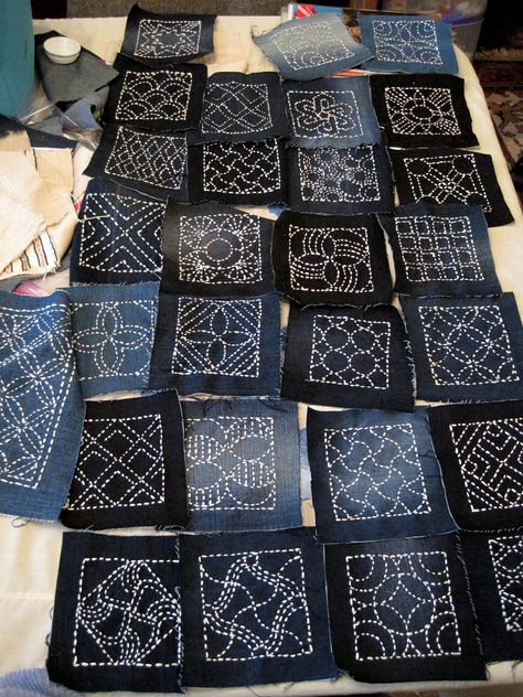 Embroidery On Denim, Artisanats Denim, Tas Denim, Boro Stitching, Sashiko Pattern, Denim Embroidery, Japanese Quilts, Sashiko Embroidery, Denim Quilt