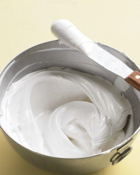 Whipped Frosting Recipe Buttercream Cream Cheese Frosting, Types Of Frosting, Whipped Frosting, Icing Frosting, Brownie Desserts, S'mores, Köstliche Desserts, Cake Icing, Icing Recipe