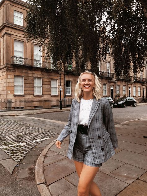 Checkered grey two piece matching clueless style blazer and shorts NAKD fashion style blogger autumn inspiration Grey Checkered Blazer Outfit, Checkered Blazer Outfit, Blazer And Shorts Outfit, Clueless Style, Nakd Fashion, Headshot Ideas, Checkered Coat, Clueless Fashion, Grey Two Piece