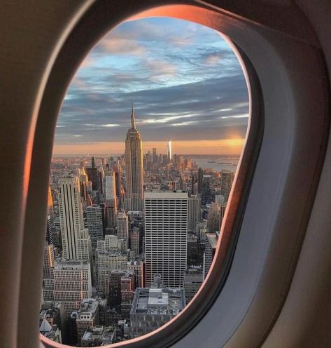 Aloita Resort, Airplane Window, Nyc Aesthetic, Wallpaper Tumblr, Nyc Life, New York Aesthetic, New York Life, City Vibe, Nova York