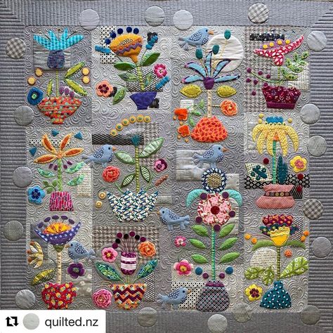 Sue Spargo on Instagram: “In love with this color way of Fresh Cut ♥️♥️♥️ Find the pattern book and kit on suespargo.com! #Repost @quilted.nz  Another @suespargo…” Wool Applique Quilts, Sue Spargo, Wool Felt Projects, Wool Applique Patterns, Wool Quilts, Blanket Quilt, Wool Embroidery, Applique Quilting, Felt Embroidery