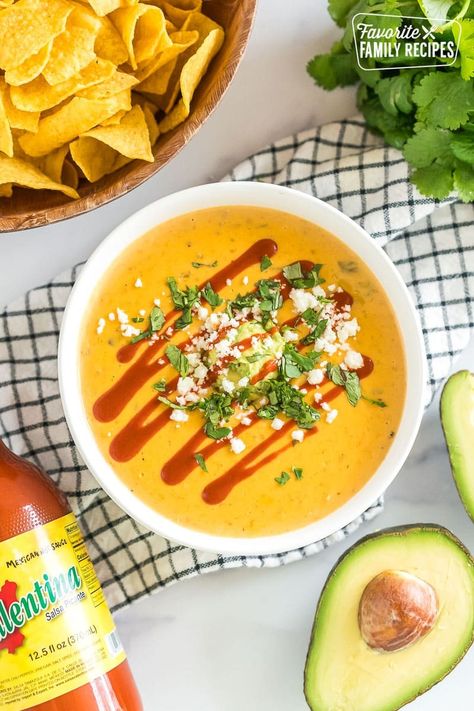 Bring the bold and cheesy flavor of Torchy's Green Chile Queso to your own kitchen with our easy Torchy's Queso copycat recipe. #torchys #torchystacos #torchysqueso #torchysquesorecipe #greenchilequeso Mexican Queso Recipe, Torchys Queso Recipe, Queso Recipe Easy, Green Chile Queso, Queso Recipes, Mexican Queso, Cheesy Dip Recipes, Apartment Recipes, Queso Dip Recipes