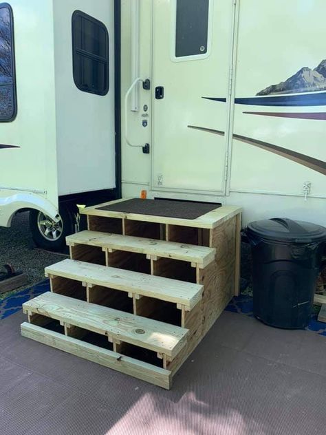 Camper Steps Wooden, Camper Steps Ideas, Camper Stairs, Camper Deck, Porch For Camper, Camper Steps, Rv Decorating, Rv Interior Remodel, Caravan Ideas