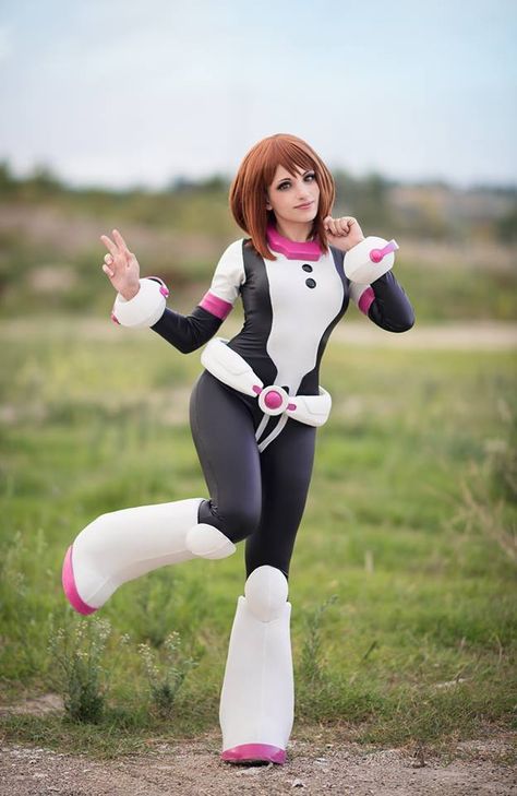 Ochako Uraraka from My Hero Academia  cosplay by Kicka photo by tommaso del soldato #OchakoUrarakacosplay #myheroacademia #cosplayclass Uraraka Cosplay, Deku Cosplay, My Hero Academia Cosplay, Cosplay Cute, Cosplay Boots, Ochako Uraraka, Cosplay Diy, Hero Costumes, Anime Costumes