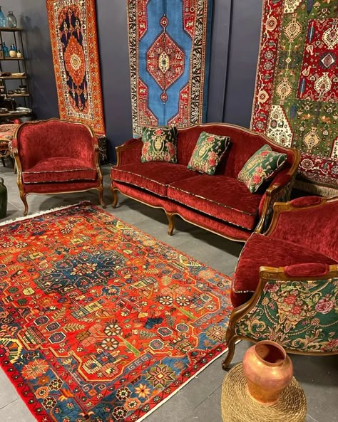 Iranian Furniture, Iranian Home Decor Interior Design, Arabian Nights Bedroom, Arabian Restaurant, Moroccan Bar, Persian Carpet Interior, Persian House, Persian Interior Design, Persian Interior