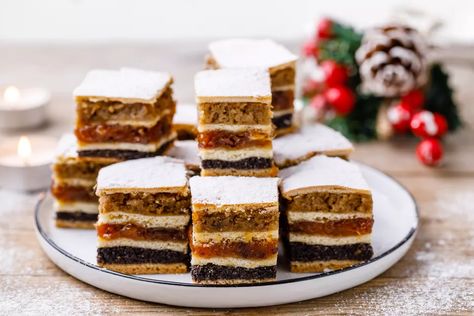 Ukrainian Christmas Cake (Perekladanets) Ukrainian Desserts, Christmas Dessert Recipes, Ukrainian Christmas, Cake Rolls, Christmas Baking Recipes, European Recipes, Easter Bread, Ukrainian Recipes, Christmas Cake Recipes