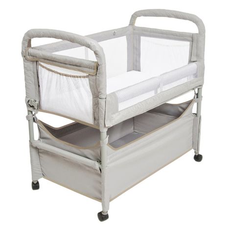 The Clear-Vue® Co-Sleeper® was conceived to allow maximum visiblity. With the Clear-Vue® Co-Sleeper® you can see your baby at all times. Co Sleeper Bassinet, Best Bassinet, Baby Co Sleeper, Crib Storage, Bedside Bassinet, Bedside Sleeper, Co Sleeper, Mattress Pad Cover, Bassinet Sheets