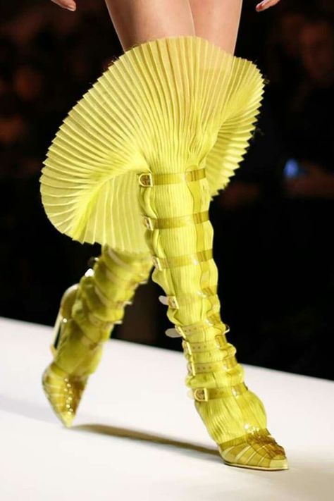 #Gaultier #shoes #fashion #nyc #2019 #yellow #runway Yellow Runway Fashion, Yellow Runway, Runway Fashion Vintage, Mode Shoes, Runway Fashion Couture, Crazy Shoes, Mellow Yellow, New Classic, Mode Inspiration