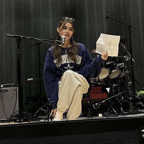 Aesthetic Madison Beer, Madison Beer Outfit, Madison Beer Aesthetic, Beer Aesthetic, Supermodel Body, Future Aesthetic, Beer Icon, Concert Stage Design, Madison Beer Outfits