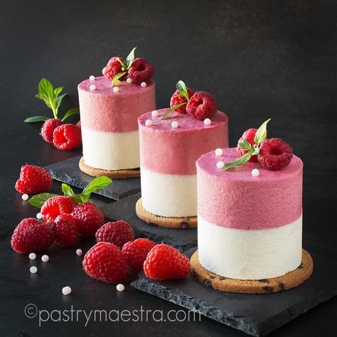 White Chocolate Mousse Cake, Mini Torte, White Cake Recipe, White Chocolate Mousse, Small Cakes, Chocolate Mousse Cake, Small Desserts, Mousse Recipes, Fancy Desserts