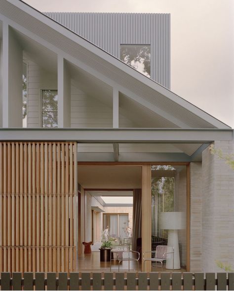 Courtyard Plants, Weatherboard House, Gable House, Mid Century Homes, Apollo Bay, Front Facade, Beach House Exterior, Internal Courtyard, Contemporary Coastal