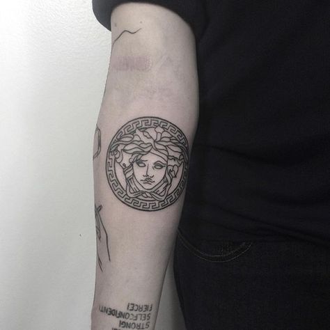 Versace Versace Tattoo, Johnny Gloom, Tiny Tattoos For Women, Neck Tattoo For Guys, Geniale Tattoos, Medusa Tattoo, Greek Tattoos, Versace Logo, Hand Tattoos For Guys