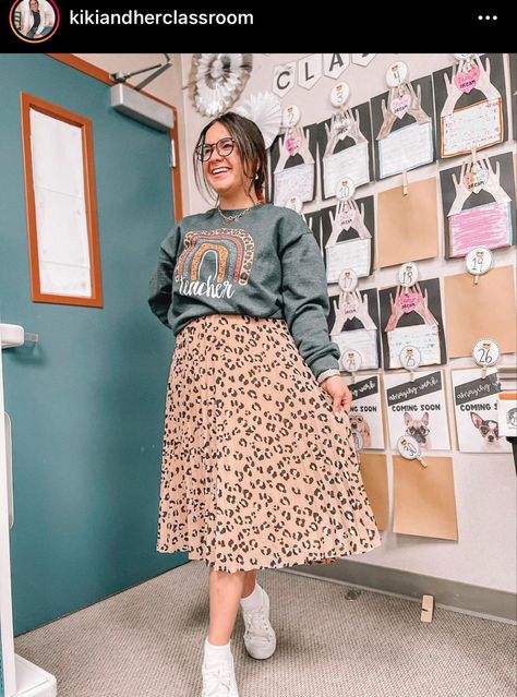 Teacher Maxi Skirt Outfit, Work Outfits Women Teacher, Teacher Picture Day, Teacher Outfits 2023, Cute Teacher Outfits Elementary, Elementary Teacher Outfits, Curvy Teacher Outfits, High School Teacher Outfits, Fun Teacher Outfits