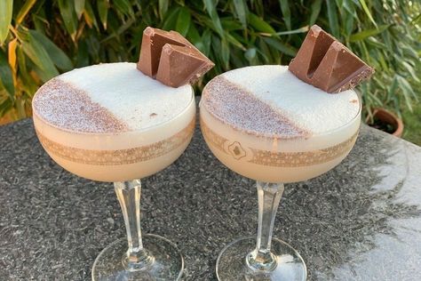 Cocktail of the Week: How to make a Toblerone Martini | Press and Journal Toblerone Cocktail, Fix Yourself, Toblerone Chocolate, Chocolate Cocktails, Chocolate Powder, Martini Cocktail, Christmas Chocolate, Great Desserts, Dessert Drinks