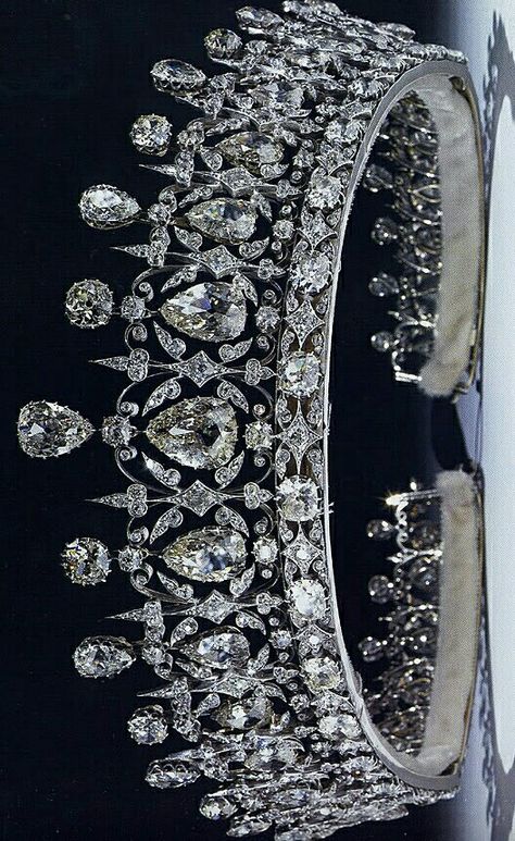 Fife Tiara first belonged to Princess Louise of Wales, the oldest daughter of King Edward VII and Queen Alexandra. Fife Tiara, The Oldest Daughter, Daughter Of King, Royal Crown Jewels, Princess Louise, Oldest Daughter, Queen Alexandra, King Edward Vii, Royal Crowns