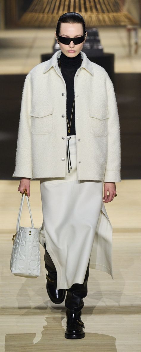 Dior Winter Collection, Dior 2024 Winter, Dior Fall 2024, Dior Jacket Women, Dior Outfits Women, Dior 2024, Dior Jacket, Winter Mode, Winter 2024