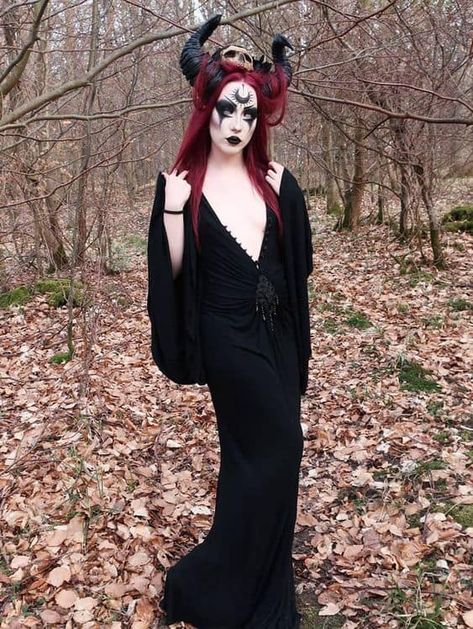 Scary Witch Costume, Halloween Costumes Women Scary, Dark Costumes, Gothic Halloween Costumes, Creepy Halloween Costumes, Popular Halloween Costumes, Horror Halloween Costumes, Creepy Costumes, Autumn Witch