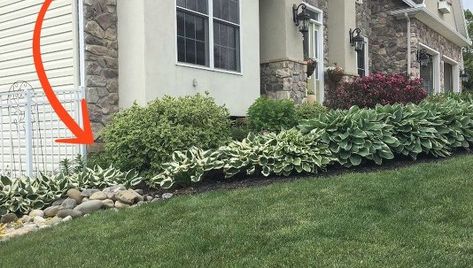 Looking for a unique design element for your landscape? This stone wall will add beauty and function. Watch the video below to see how!BEFORE: I have a sloping front yard and for years I wanted to put in a retaining wall but there was always something else that needed to be done. I decided this year the wall was going at the top of the list.AFTER: I honestly never thought my sloped yard could look this good. I've been sharing this idea with friends, because I know so many people… Sloped Front Yard, Landscaping A Slope, Stone Diy, Sloped Yard, Stepping Stones Diy, Garden Therapy, Cement Garden, Sloped Garden, Front Yards