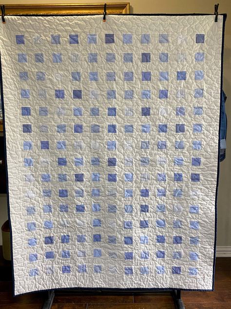 All in Crafts - Loved the color 🔥 absolutely awesome Postage Stamp Quilt, Two Color Quilts, Quilt Modernen, Scrap Quilt Patterns, Quilt Baby, Memory Quilt, Shirt Quilt, White Quilt, Blue Quilts