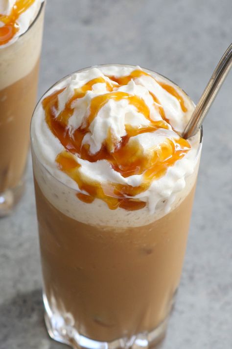 Homemade Carmel Frap, Frozen Coffee Drinks Recipes, Frappe Drinks, Caramel Frappuccino Recipe, Carmel Frappe, Frappe Starbucks, Caramel Frappe Recipe, Starbucks Caramel Frappuccino, Caramel Frappe