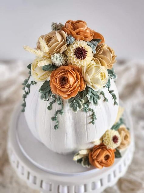 Fruit Food Photography, Pumpkin Shaped Cake, Thanksgiving Cake, Buttercream Wedding Cakes, Patty Cake, Cupcake Decorating Ideas, Thanksgiving Cakes, Floral Pumpkin, Buttercream Wedding Cake