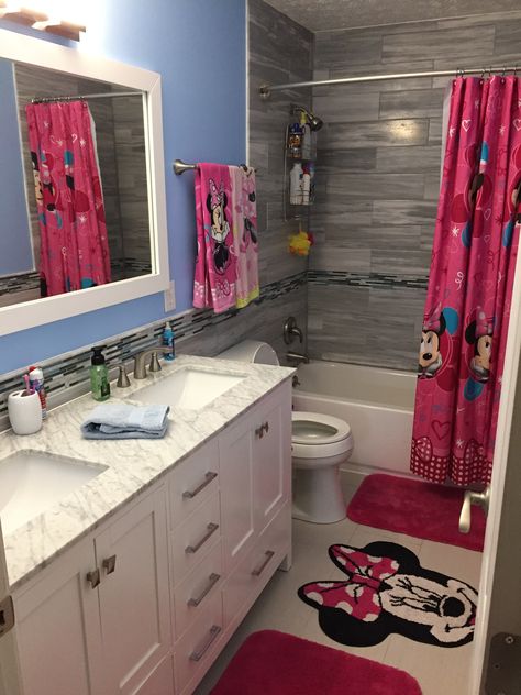 Minnie Mouse Bathroom Ideas, Mickey Bathroom Ideas, Minnie Mouse Themed Bedroom, Mini Mouse Bedroom Ideas, Baby Girl Bathroom Ideas, Kids Bathroom Ideas Girl, Minnie Mouse Bedroom Ideas Toddler, Minnie Mouse Toddler Room, Minnie Mouse Room Ideas Toddler