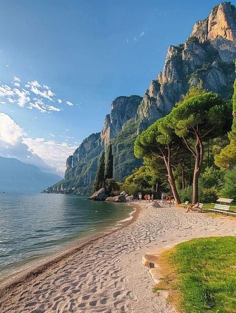 Lake Garda Beach, Riva Del Garda Italy, Beaches In Italy, Sup Surfing, Italy Beach, Jamaica Beaches, Italy Vibes, Lake Garda Italy, Comer See