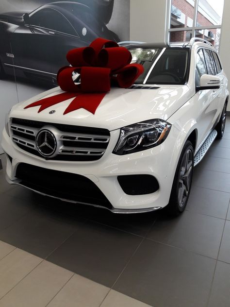 Car Gift Aesthetic, Mercedes Benz Suv, Benz Suv, Money Template, Mercedes Suv, Mercedes Benz Maybach, Inside Car, Mom Car, Girly Car