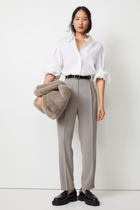 The 9 Best Clothing Styles for Petite Women | Who What Wear UK Styles For Petite Women, Capsule Wardrobe Outfits, Trouser Outfit, Maxi Cardigan, Love Jeans, Wardrobe Outfits, Trouser Pants Women, Trouser Style, Tailored Pants