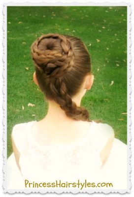 Star Wars Inspired Hair Styles, Princess Leia Hair Tutorial, Leia Hair, Hairstyling Tips, Amazing Braids, Disney Hairstyles, Star Wars Hair, Princess Leia Hair, Spiral Braid