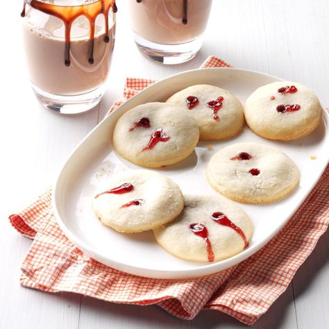 Kiss from a Vampire Cookies Vampire Food, Vampire Cookies, Halloween Potluck Recipes, Corn Ideas, Recipes To Feed A Crowd, Easy Potluck Recipes, Halloween Potluck, Gf Sweets, Fall Deserts