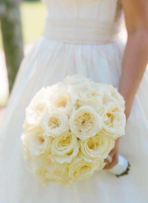 Pale Yellow Garden Rose Bouquet Pale Yellow Weddings, Yellow Rose Wedding, Fresh Bridal Bouquets, Yellow Rose Bouquet, Garden Rose Bouquet, Yellow Wedding Theme, Yellow Wedding Flowers, Yellow Bouquets, Rose Bridal Bouquet