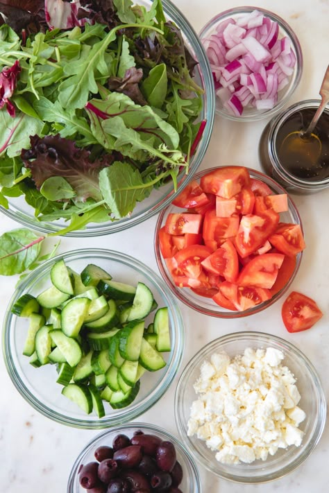 Salad Spring Mix Recipes, Balsamic Vinaigrette Salad Recipes, Salad With Spring Mix Recipe, Easy Spring Mix Salad Recipes, Mediterranean Salad Ideas, Balsamic Mediterranean Salad, Spring Salad Mix Recipes, Spring Mix Salad Ideas, Spring Mix Salad Recipes Simple