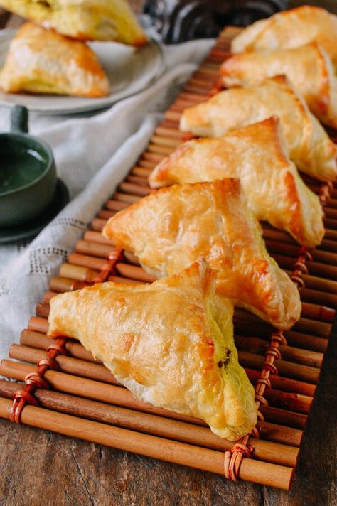 Thai Mat, Curry Puff Recipe, Aussie Recipes, Curry Puffs, Bill Granger, Curry Puff, Sup Ayam, Kek Lapis, Mapo Tofu