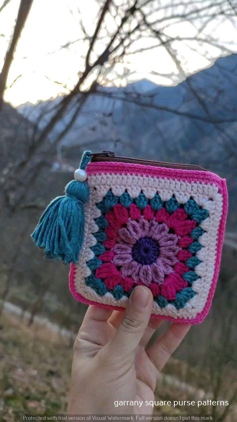 crochet tutorial | crochet ideas | crocheting patterns Granny Square Purse, Sac Granny Square, Crochet Baby Cap, Crochet Wallet, Crochet Coin Purse, Square Purse, Crochet Purse Pattern Free, Crochet Case, Free Crochet Bag